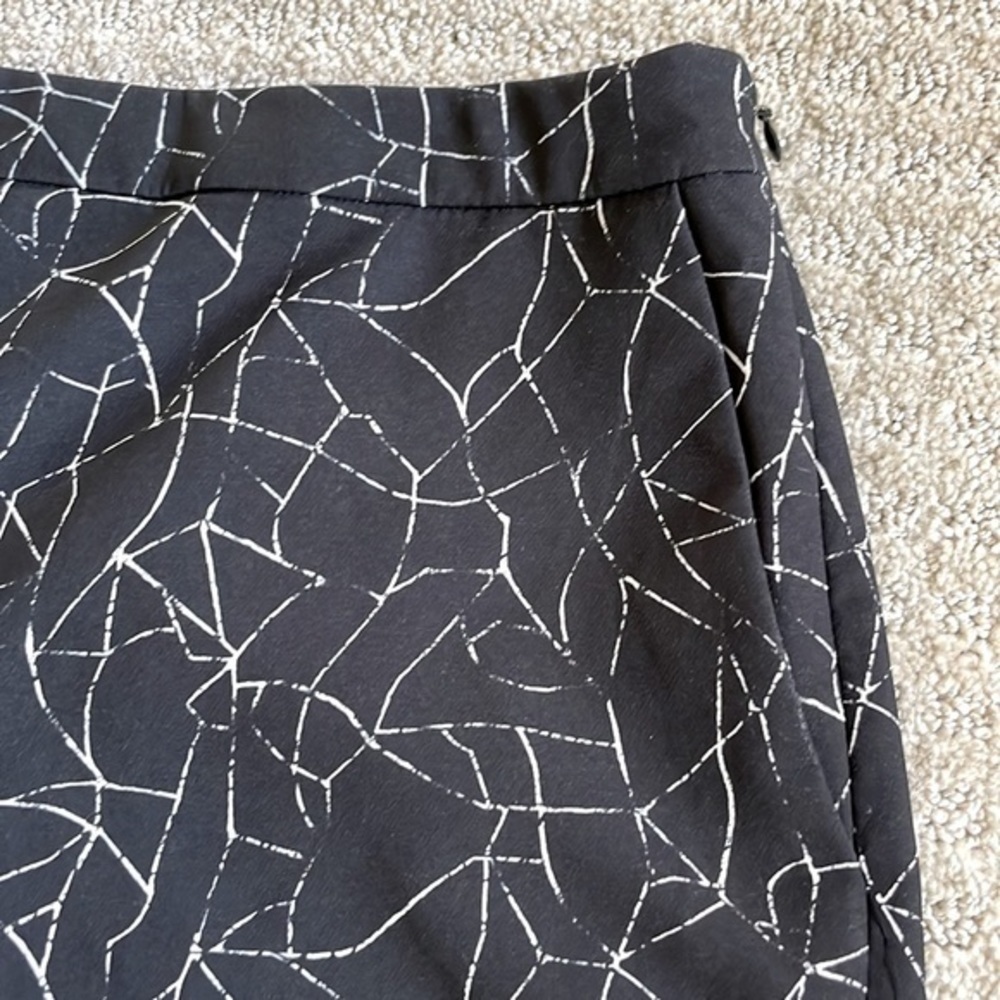 Valette Black & White Geometric Shorts - Picture 3 of 6